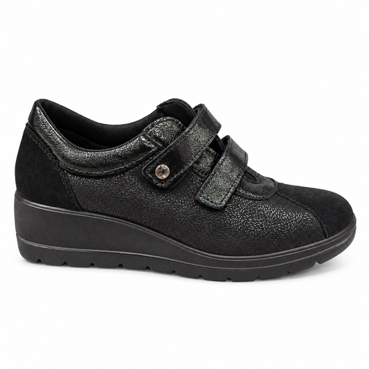205860 black shoes, side view
